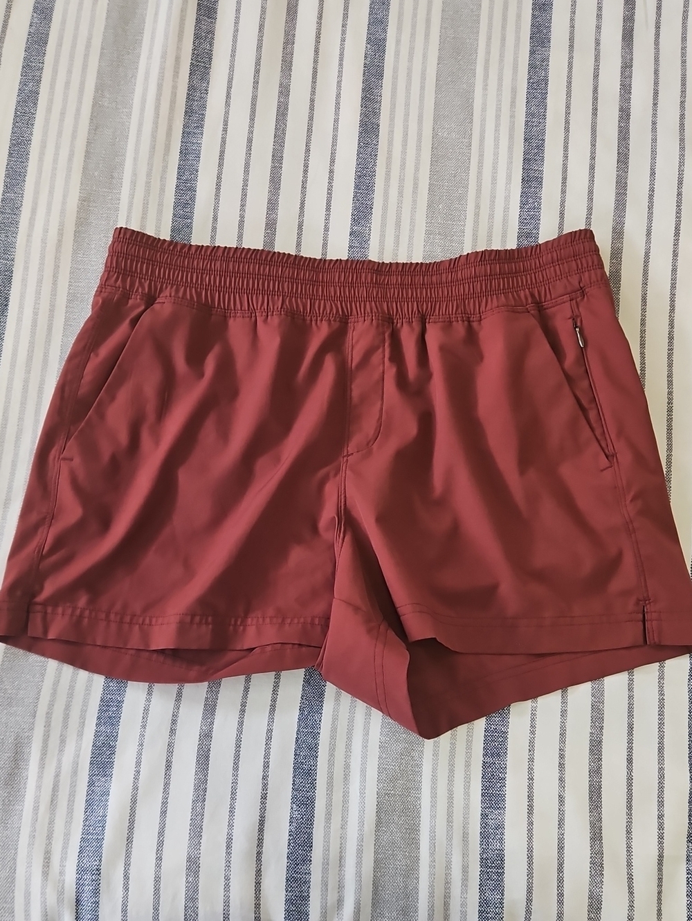 Old Navy M Women's Athletic Shorts in Rust